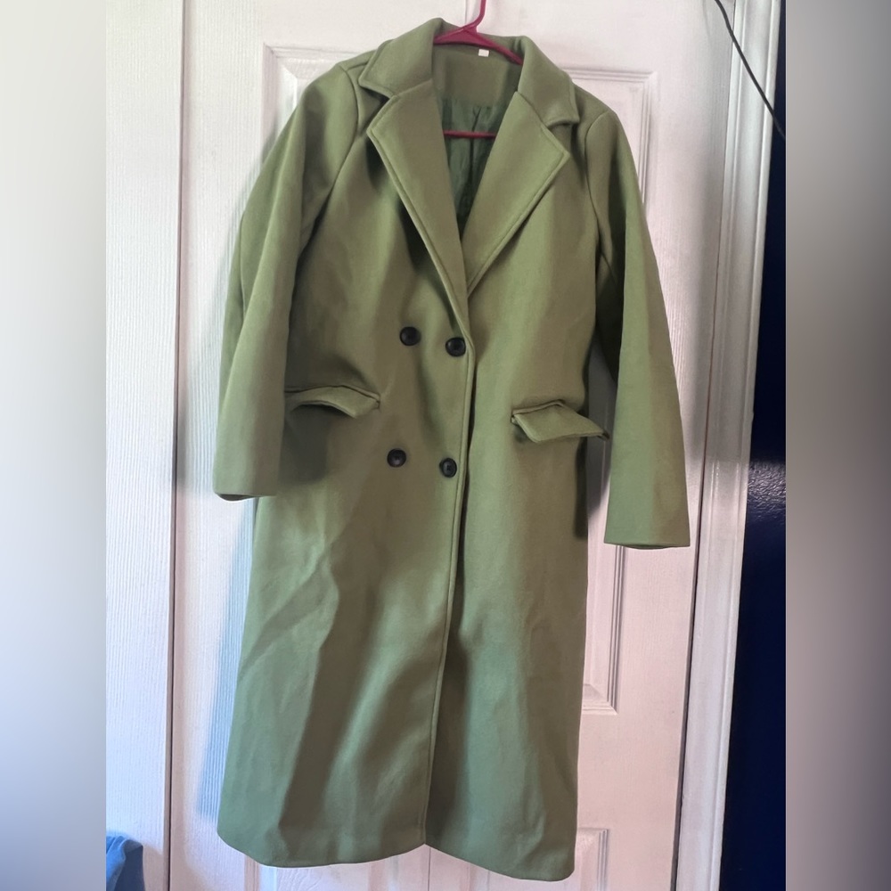 Long sleeve Overcoat, Flap pockets, double Breasted Buttons, size M, color Green